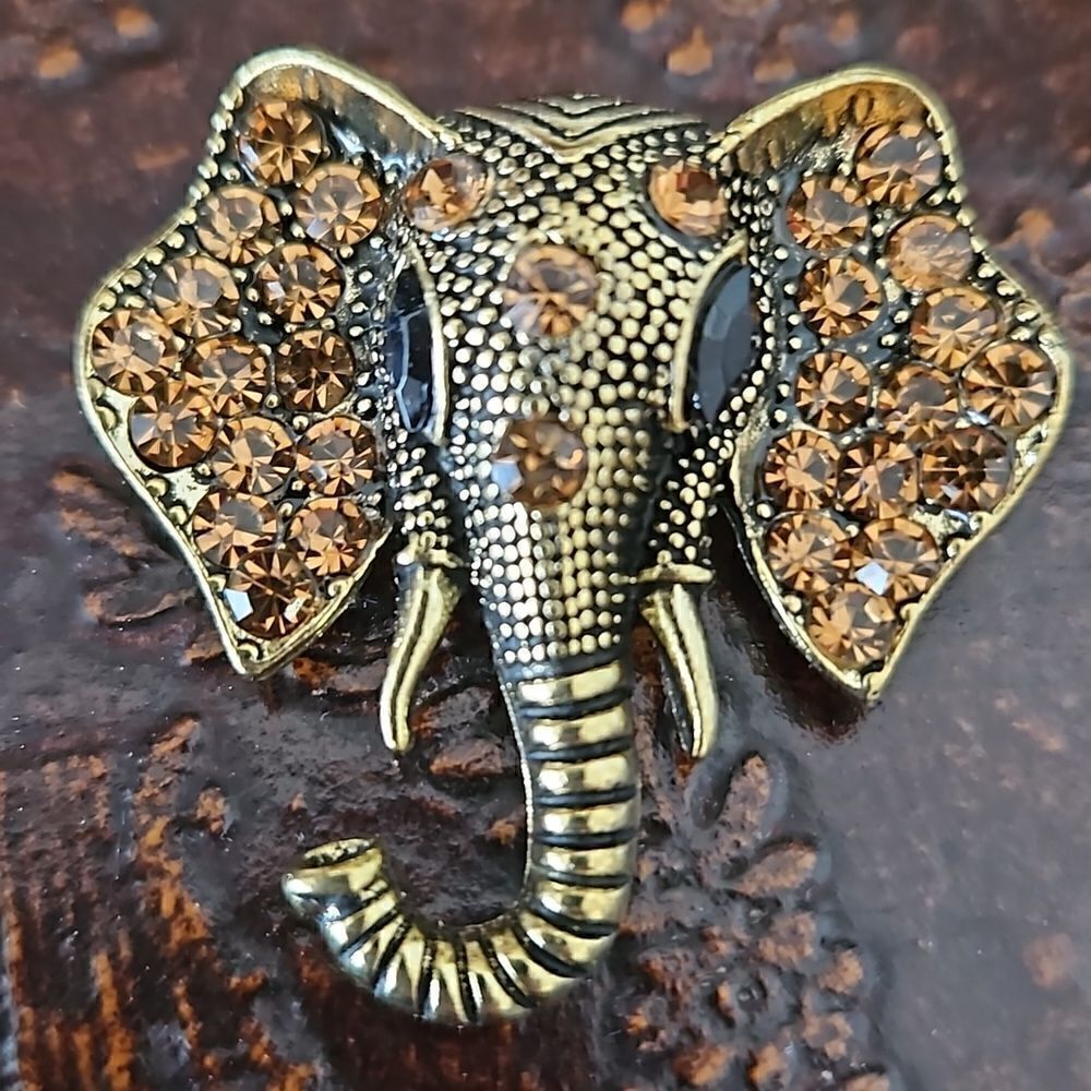 NWOT Gold tone crystal elephant brooch.